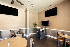 Clarion Inn & Suites Central Clearwater Beach