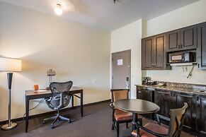 Clarion Inn & Suites Central Clearwater Beach