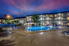Clarion Inn & Suites Central Clearwater Beach