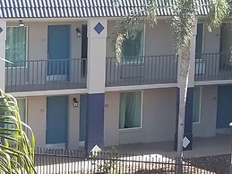 Clarion Inn & Suites Central Clearwater Beach