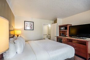 Clarion Inn & Suites Central Clearwater Beach