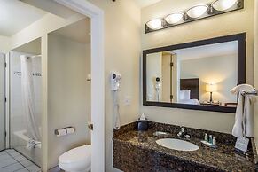 Clarion Inn & Suites Central Clearwater Beach