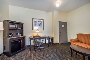 Clarion Inn & Suites Central Clearwater Beach