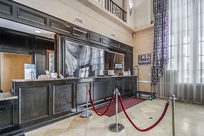 Clarion Inn & Suites Central Clearwater Beach