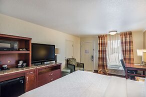 Clarion Inn & Suites Central Clearwater Beach
