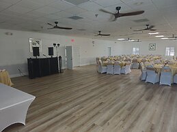 Clarion Inn & Suites Central Clearwater Beach