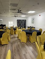 Clarion Inn & Suites Central Clearwater Beach