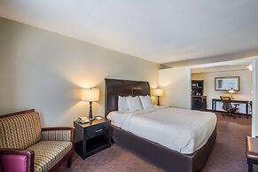 Clarion Inn & Suites Central Clearwater Beach