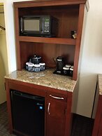 Clarion Inn & Suites Central Clearwater Beach