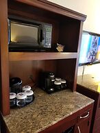 Clarion Inn & Suites Central Clearwater Beach