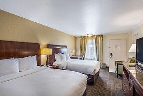 Clarion Inn & Suites Central Clearwater Beach