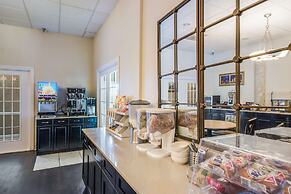 Clarion Inn & Suites Central Clearwater Beach