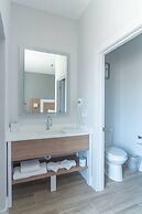 Clarion Inn & Suites Central Clearwater Beach