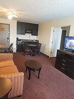 Clarion Inn & Suites Central Clearwater Beach