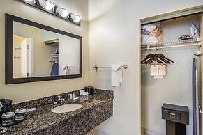 Clarion Inn & Suites Central Clearwater Beach