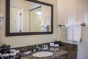Clarion Inn & Suites Central Clearwater Beach