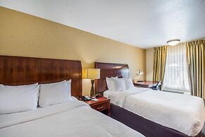 Clarion Inn & Suites Central Clearwater Beach