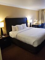 Clarion Inn & Suites Central Clearwater Beach