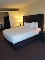Clarion Inn & Suites Central Clearwater Beach