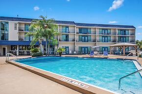 Clarion Inn & Suites Central Clearwater Beach