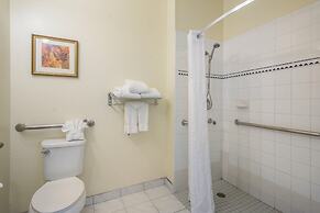 Clarion Inn & Suites Central Clearwater Beach