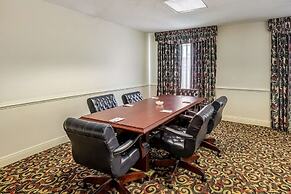 Clarion Inn & Suites Central Clearwater Beach