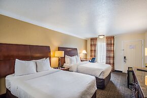 Clarion Inn & Suites Central Clearwater Beach