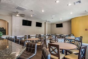 Clarion Inn & Suites Central Clearwater Beach