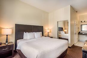 Clarion Inn & Suites Central Clearwater Beach