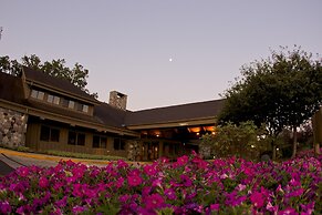 Lake Lawn Resort