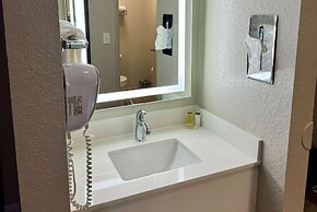 Days Inn by Wyndham Sarasota I-75