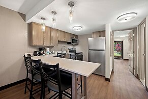 Red Roof Inn PLUS+ & Suites Naples Downtown-5th Ave S