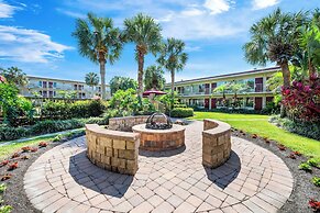 Red Roof Inn PLUS+ & Suites Naples Downtown-5th Ave S