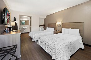 Red Roof Inn PLUS+ & Suites Naples Downtown-5th Ave S