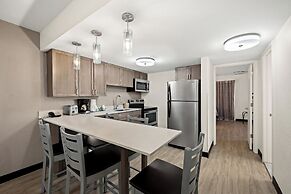 Red Roof Inn PLUS+ & Suites Naples Downtown-5th Ave S