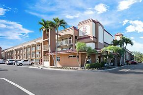 Red Roof Inn PLUS+ & Suites Naples Downtown-5th Ave S