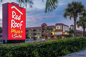 Red Roof Inn PLUS+ & Suites Naples Downtown-5th Ave S