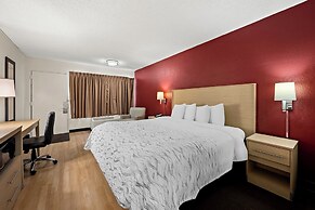 Red Roof Inn PLUS+ & Suites Naples Downtown-5th Ave S