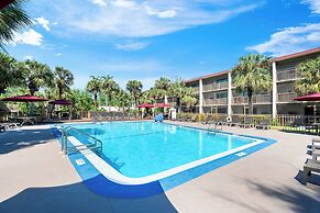 Red Roof Inn PLUS+ & Suites Naples Downtown-5th Ave S