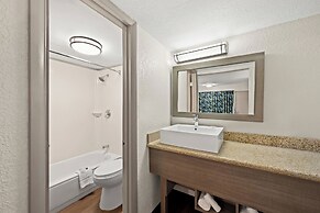 Red Roof Inn PLUS+ & Suites Naples Downtown-5th Ave S