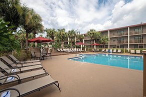 Red Roof Inn PLUS+ & Suites Naples Downtown-5th Ave S