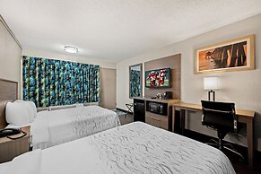 Red Roof Inn PLUS+ & Suites Naples Downtown-5th Ave S