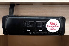 Red Roof Inn PLUS+ & Suites Naples Downtown-5th Ave S