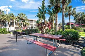 Red Roof Inn PLUS+ & Suites Naples Downtown-5th Ave S