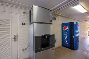 Red Roof Inn PLUS+ & Suites Naples Downtown-5th Ave S