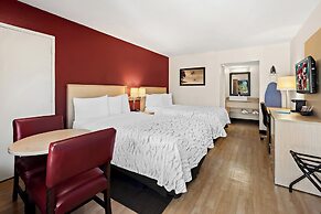 Red Roof Inn PLUS+ & Suites Naples Downtown-5th Ave S