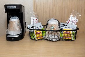 Red Roof Inn PLUS+ & Suites Naples Downtown-5th Ave S