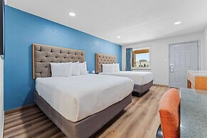 Econo Lodge Inn & Suites