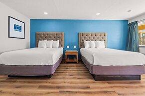 Econo Lodge Inn & Suites