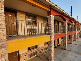 Econo Lodge Inn & Suites
